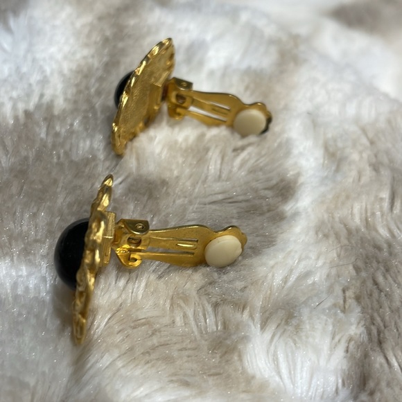 Gold tone clip on earrings - Picture 4 of 5